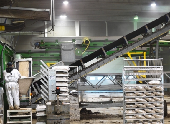 REDUCE WASTE STREAMS | Composting facility Sterckx REDUCE WASTE STREAMS | Composting facility Sterckx